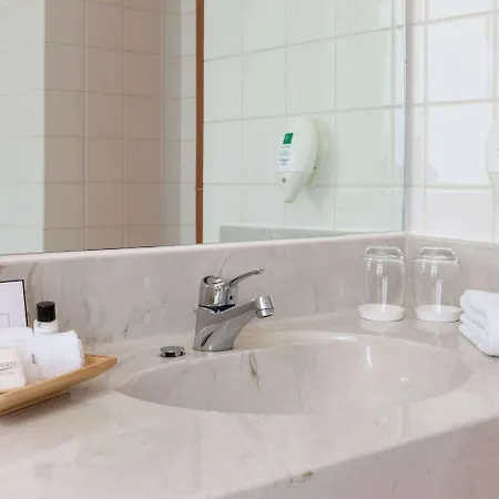 Wyndham Garden Hotel 4*