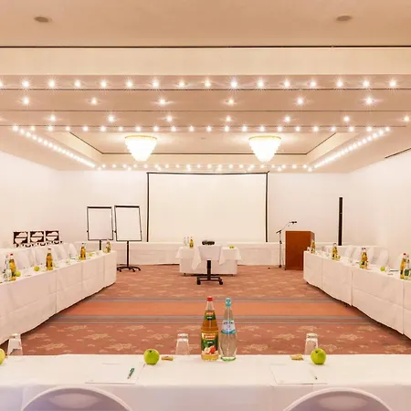 Wyndham Garden Hotel 4*