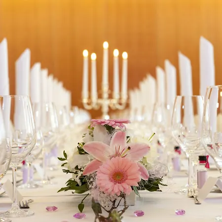 מלון Wyndham Garden 4*