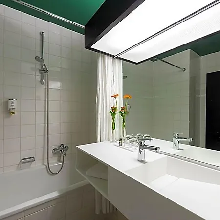 Wyndham Garden מלון 4*