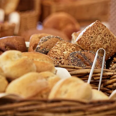 Wyndham Garden Hotel 4*