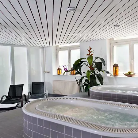 Wyndham Garden Hotel 4*