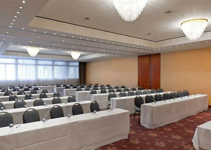 Ξενοδοχείο Wyndham Garden 4*